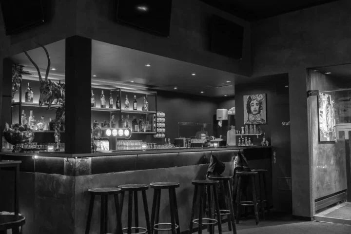 Moderne Bar & Karussell